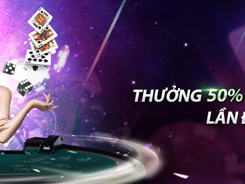 Bàn chơi bài Casino trực tuyến với các quân bài, chip và Dealer